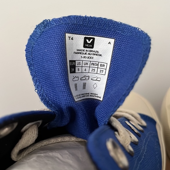 Veja Sneakers - Picture 7 of 9